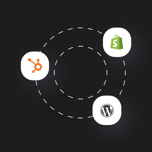 Drei verbundene Symbole von HubSpot, Shopify und WordPress auf schwarzem Hintergrund