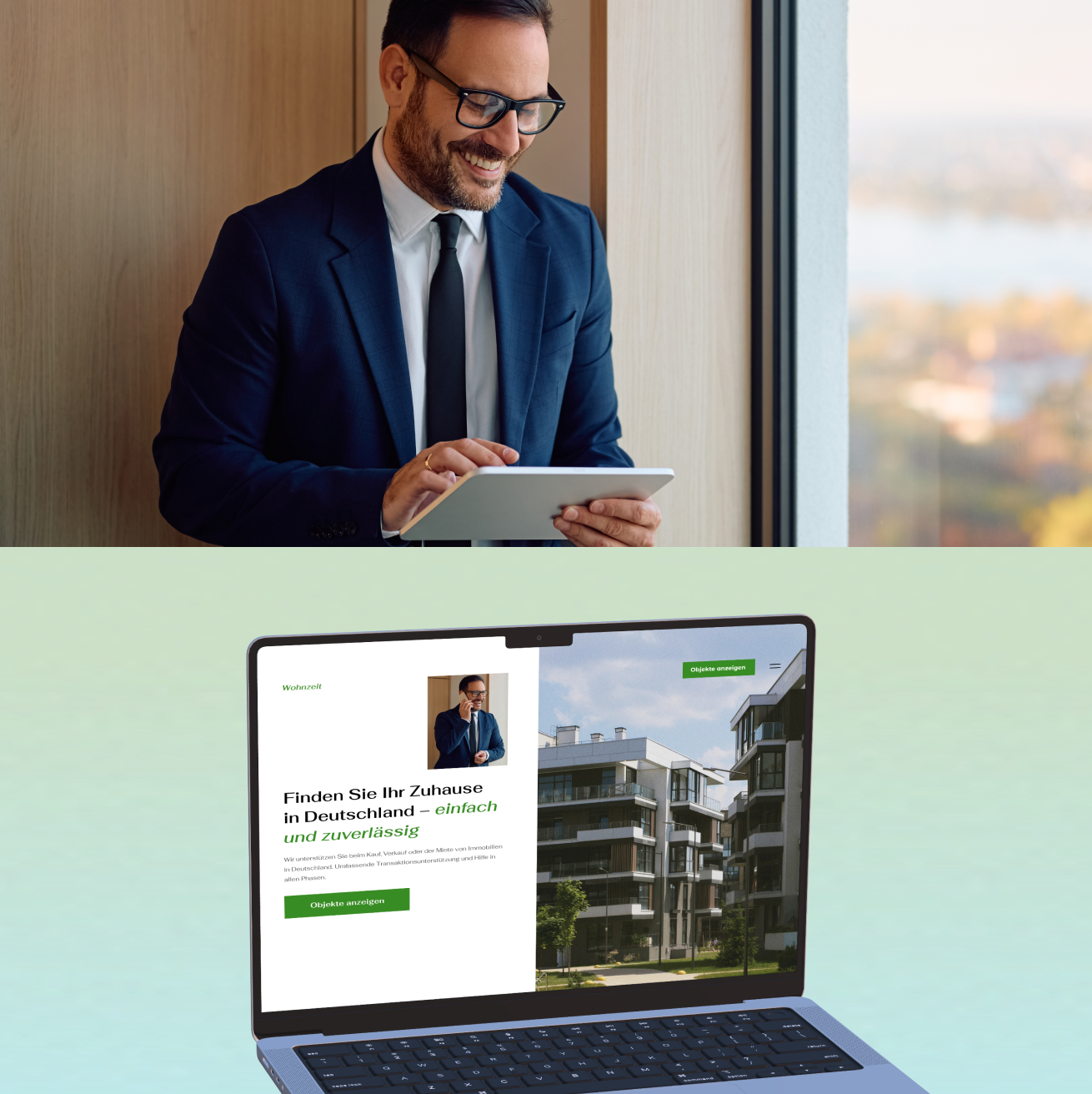 Lächelnder Geschäftsmann mit Brille nutzt Tablet vor Fenster, darunter Laptop mit Immobilien-Webseite "Finden Sie Ihr Zuhause in Deutschland – einfach und zuverlässig"